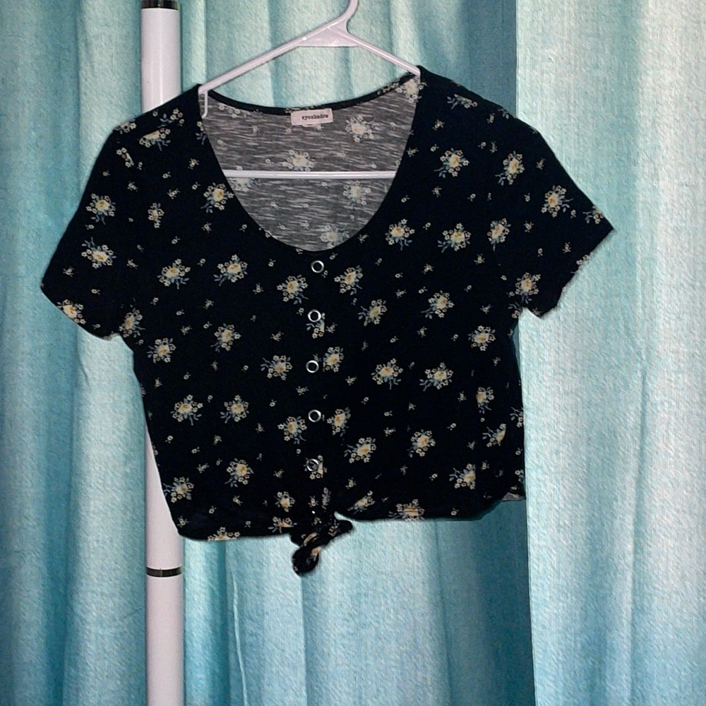 •black floral crop top•